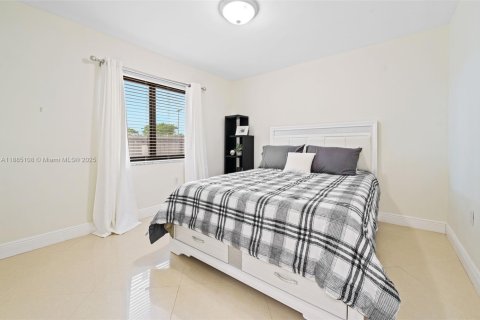Villa ou maison à vendre à Miami, Floride: 6 chambres, 276.11 m2 № 1930413 - photo 14