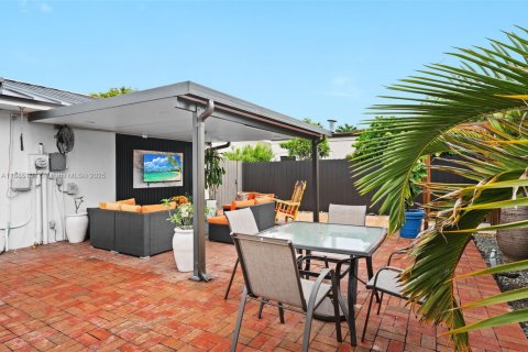 Villa ou maison à vendre à Miami, Floride: 6 chambres, 276.11 m2 № 1930413 - photo 30