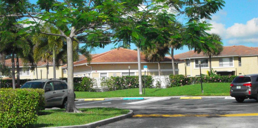 Condominio en Coral Springs, Florida, 2 dormitorios  № 1922669