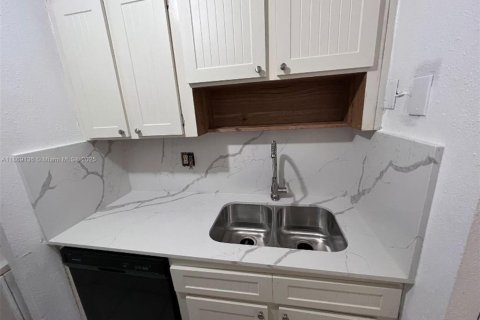 Condominio en alquiler en Coral Springs, Florida, 2 dormitorios, 71.35 m2 № 1922669 - foto 6