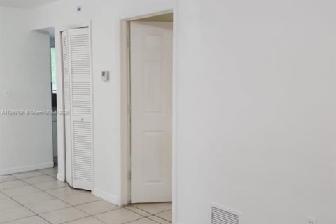 Condominio en alquiler en Coral Springs, Florida, 2 dormitorios, 71.35 m2 № 1922669 - foto 4