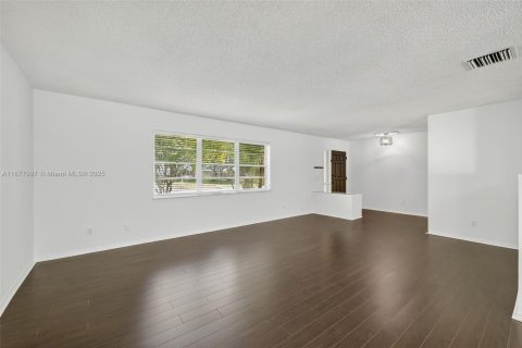 Villa ou maison à vendre à Port St. Lucie, Floride: 3 chambres, 160.72 m2 № 1925294 - photo 4