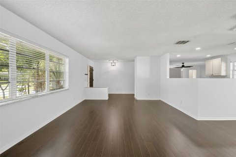 Villa ou maison à vendre à Port St. Lucie, Floride: 3 chambres, 160.72 m2 № 1925294 - photo 3