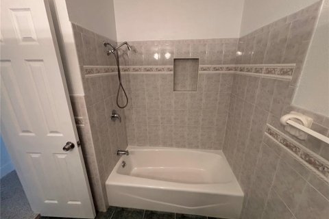 House in Saint Petersburg, Florida 3 bedrooms, 164.25 sq.m. № 1856539 - photo 16