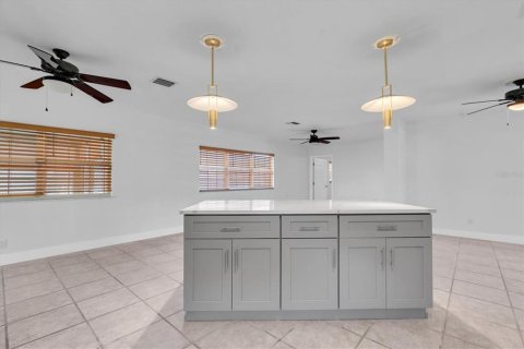 House in Saint Petersburg, Florida 3 bedrooms, 164.25 sq.m. № 1856539 - photo 20