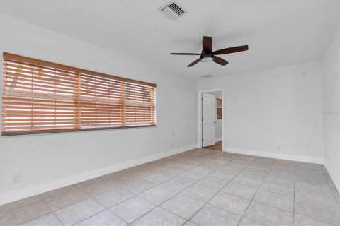 House in Saint Petersburg, Florida 3 bedrooms, 164.25 sq.m. № 1856539 - photo 29