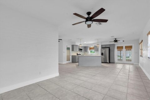 House in Saint Petersburg, Florida 3 bedrooms, 164.25 sq.m. № 1856539 - photo 22