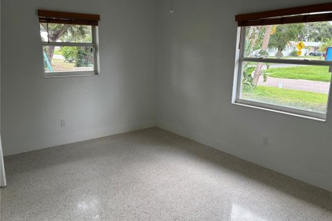 House in Saint Petersburg, Florida 3 bedrooms, 164.25 sq.m. № 1856539 - photo 26