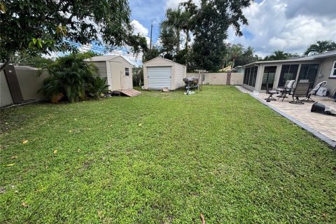 House in Saint Petersburg, Florida 3 bedrooms, 164.25 sq.m. № 1856539 - photo 5