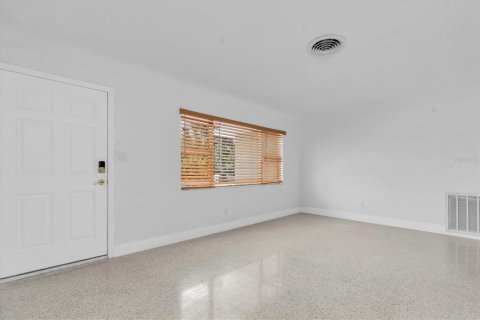 House in Saint Petersburg, Florida 3 bedrooms, 164.25 sq.m. № 1856539 - photo 27