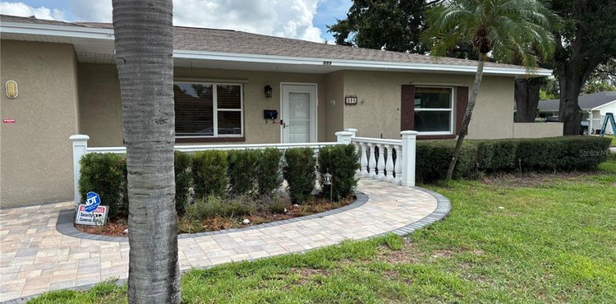 House in Saint Petersburg, Florida 3 bedrooms, 164.25 sq.m. № 1856539