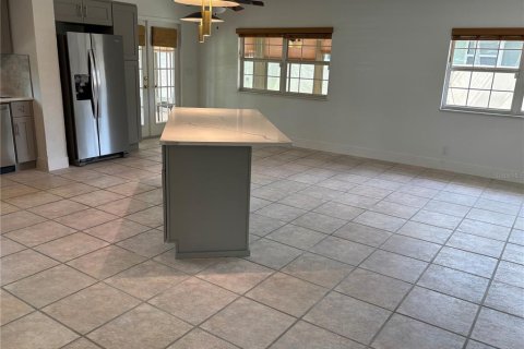House in Saint Petersburg, Florida 3 bedrooms, 164.25 sq.m. № 1856539 - photo 11