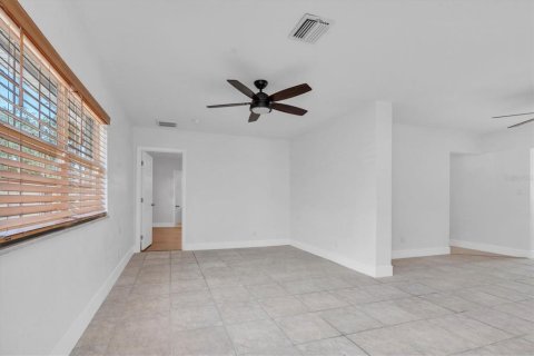 House in Saint Petersburg, Florida 3 bedrooms, 164.25 sq.m. № 1856539 - photo 28