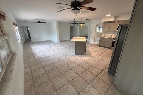 House in Saint Petersburg, Florida 3 bedrooms, 164.25 sq.m. № 1856539 - photo 13