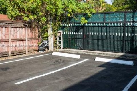 House in Miami, Florida 1 bedroom, 50.72 sq.m. № 1956837 - photo 23