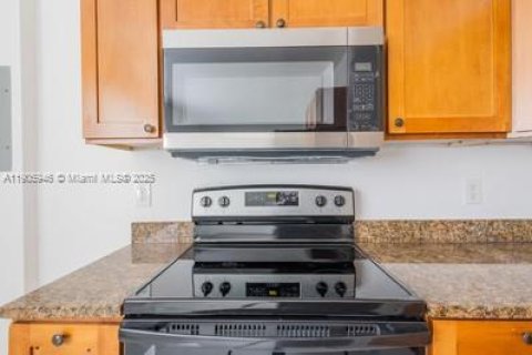 House in Miami, Florida 1 bedroom, 50.72 sq.m. № 1956837 - photo 6