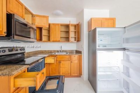 House in Miami, Florida 1 bedroom, 50.72 sq.m. № 1956837 - photo 5