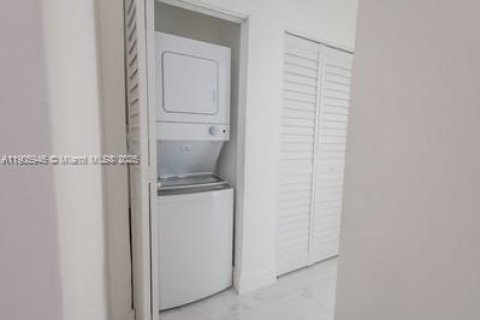 House in Miami, Florida 1 bedroom, 50.72 sq.m. № 1956837 - photo 15
