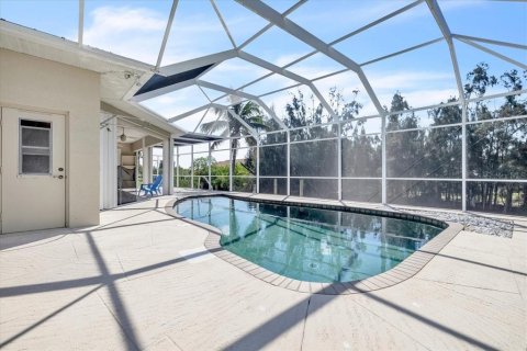 Villa ou maison à vendre à Punta Gorda, Floride: 3 chambres, 216.74 m2 № 2361534 - photo 2