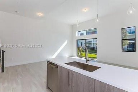 Touwnhouse à vendre à Plantation, Floride: 2 chambres, 141.21 m2 № 1963307 - photo 3