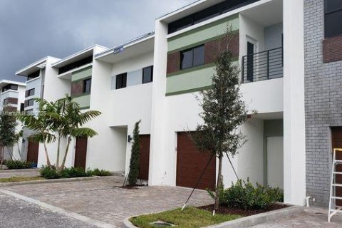 Touwnhouse à vendre à Plantation, Floride: 2 chambres, 141.21 m2 № 1963307 - photo 4