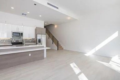 Touwnhouse à vendre à Plantation, Floride: 2 chambres, 141.21 m2 № 1963307 - photo 2