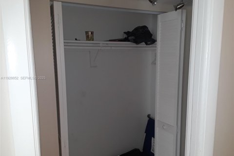 Купить кондоминиум в Санни-Айлс-Бич, Флорида 2 спальни, 87.05м2, № 1987106 - фото 13