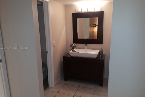 Купить кондоминиум в Санни-Айлс-Бич, Флорида 2 спальни, 87.05м2, № 1987106 - фото 12