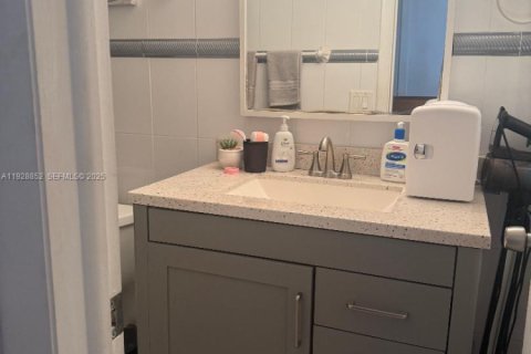 Купить кондоминиум в Санни-Айлс-Бич, Флорида 2 спальни, 87.05м2, № 1987106 - фото 17