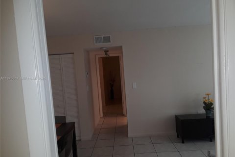 Купить кондоминиум в Санни-Айлс-Бич, Флорида 2 спальни, 87.05м2, № 1987106 - фото 10