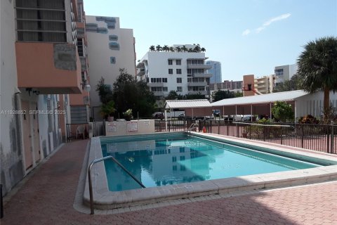 Купить кондоминиум в Санни-Айлс-Бич, Флорида 2 спальни, 87.05м2, № 1987106 - фото 19