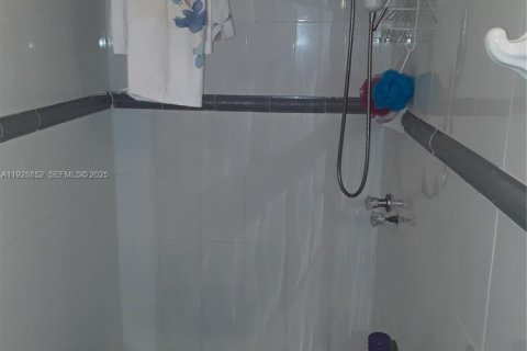 Купить кондоминиум в Санни-Айлс-Бич, Флорида 2 спальни, 87.05м2, № 1987106 - фото 18