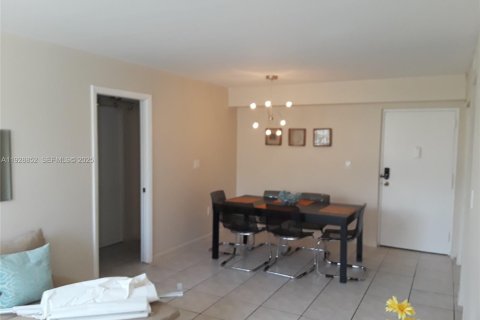 Купить кондоминиум в Санни-Айлс-Бич, Флорида 2 спальни, 87.05м2, № 1987106 - фото 6