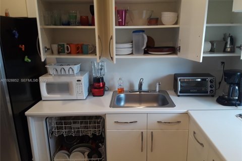 Купить кондоминиум в Санни-Айлс-Бич, Флорида 2 спальни, 87.05м2, № 1987106 - фото 9