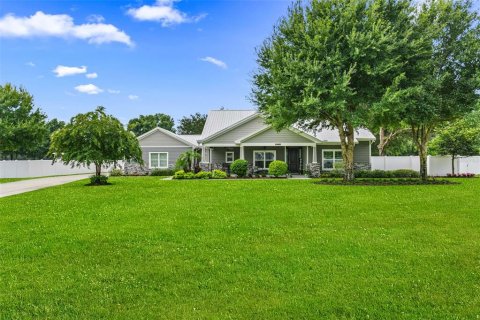 Casa en Dover, Florida 3 dormitorios, 200.3 m2 № 2227094