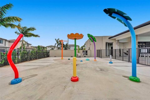 Touwnhouse à vendre à Doral, Floride: 3 chambres № 1955418 - photo 4