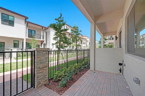 Touwnhouse à vendre à Doral, Floride: 3 chambres № 1955418 - photo 13