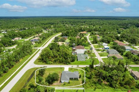 House in North Port, Florida 3 bedrooms, 160.54 sq.m. № 1901916 - photo 2