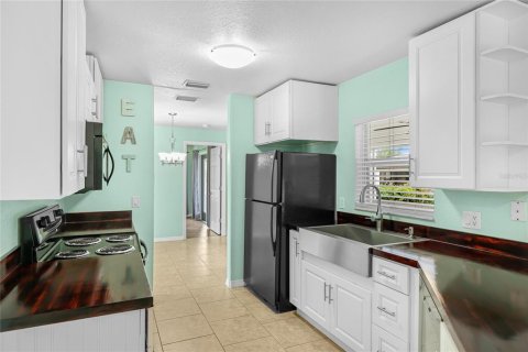 House in North Port, Florida 3 bedrooms, 160.54 sq.m. № 1901916 - photo 12