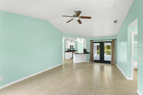 House in North Port, Florida 3 bedrooms, 160.54 sq.m. № 1901916 - photo 15
