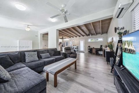Casa en alquiler en Fort Lauderdale, Florida, 3 dormitorios, 135.27 m2 № 1952340 - foto 10