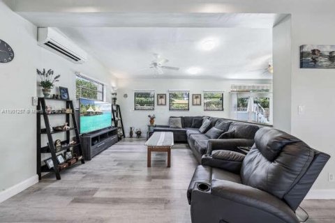 Casa en alquiler en Fort Lauderdale, Florida, 3 dormitorios, 135.27 m2 № 1952340 - foto 8