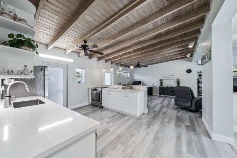 Casa en alquiler en Fort Lauderdale, Florida, 3 dormitorios, 135.27 m2 № 1952340 - foto 3