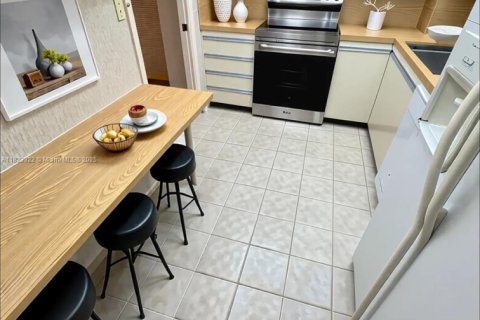 Copropriété à louer à Miami, Floride: 2 chambres, 121.89 m2 № 1797477 - photo 9