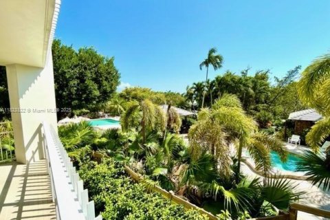 Copropriété à louer à Miami, Floride: 2 chambres, 121.89 m2 № 1797477 - photo 1
