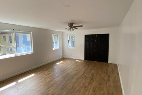 Casa en venta en Miami, Florida, 3 dormitorios, 100.06 m2 № 1711640 - foto 8