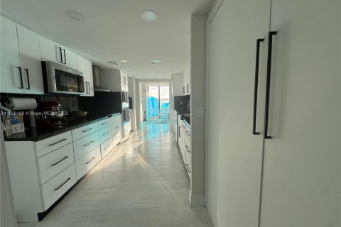 Copropriété à louer à Miami, Floride: 3 chambres, 255.39 m2 № 2052875 - photo 7