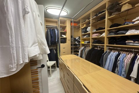 Copropriété à louer à Miami, Floride: 3 chambres, 255.39 m2 № 2052875 - photo 13