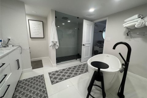 Copropriété à louer à Miami, Floride: 3 chambres, 255.39 m2 № 2052875 - photo 12