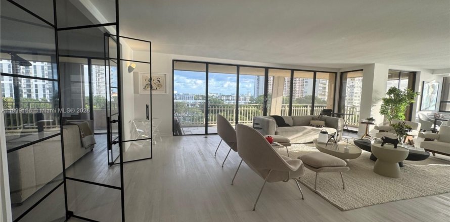 Condo à Miami, Floride, 3 chambres  № 2052875